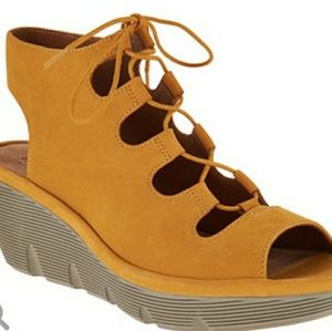 Clarks Clarene Grace yellow wedges sz 11M NWT